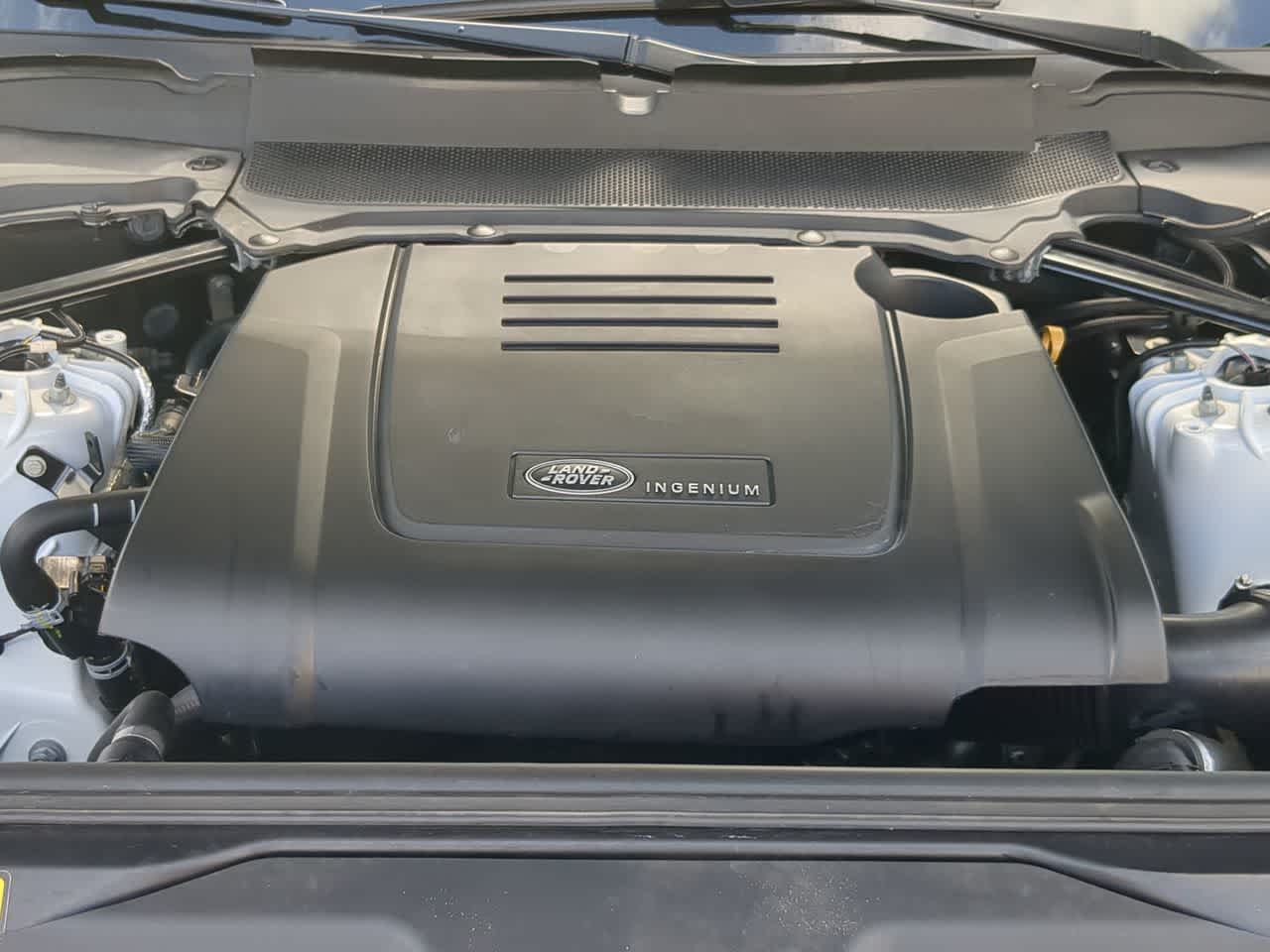 Thumbnail: 2025 Land Rover Discovery - 15