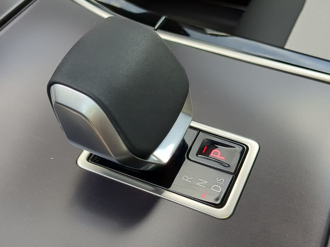 Thumbnail: 2026 Land Rover Range Rover Velar - 34