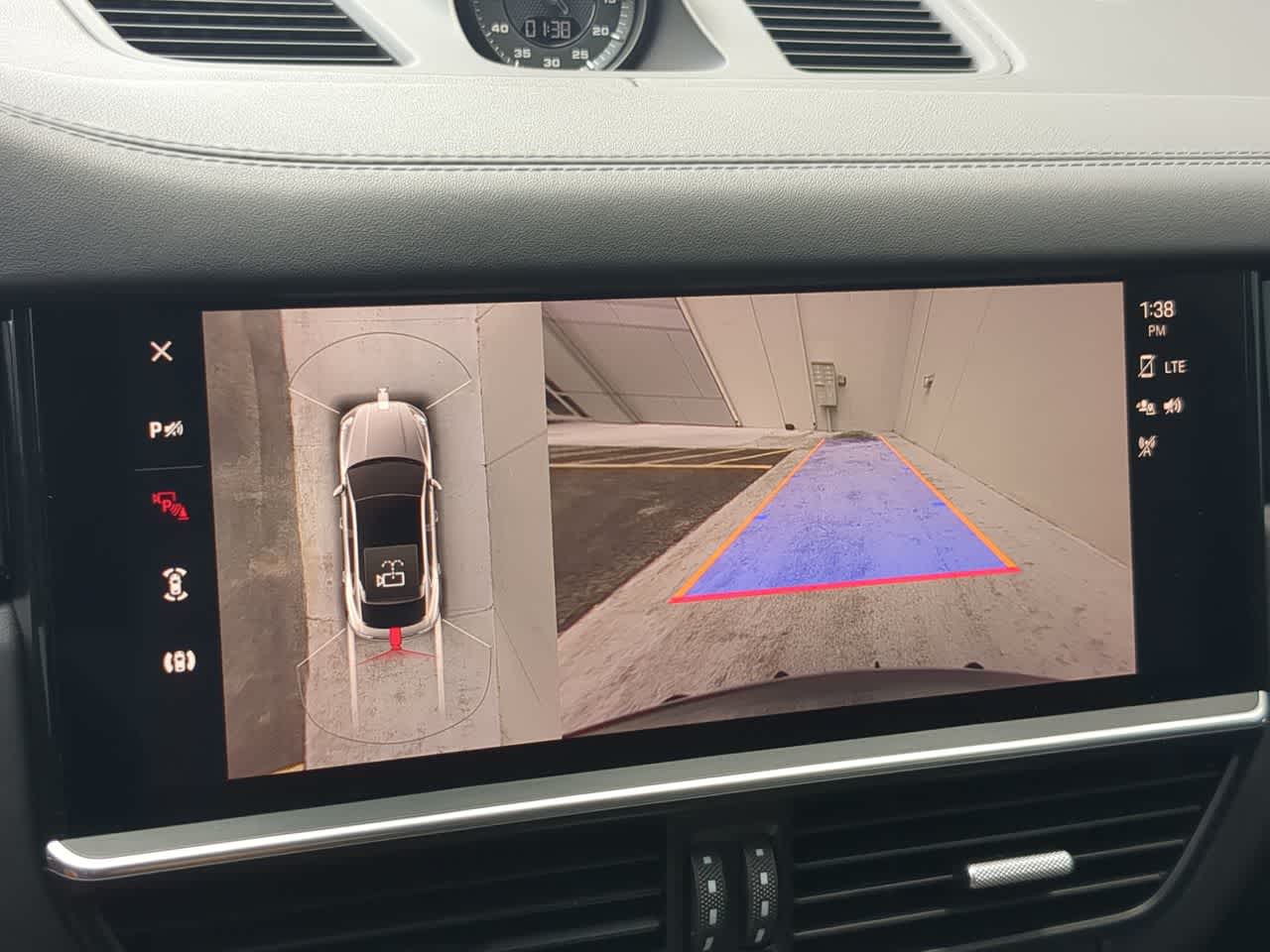 Thumbnail: 2023 Porsche Cayenne - 31