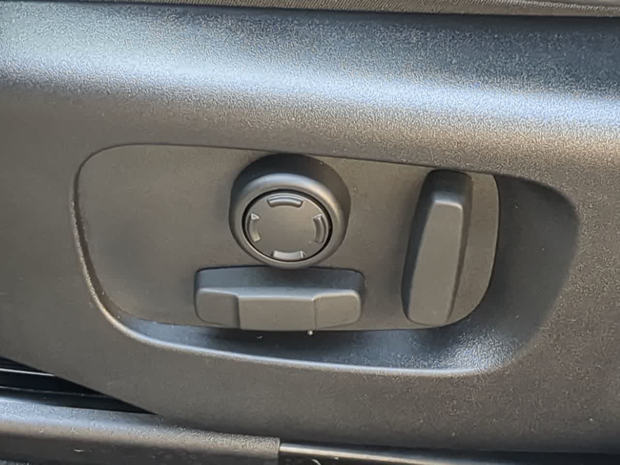 Thumbnail: 2026 Land Rover Range Rover Velar - 17