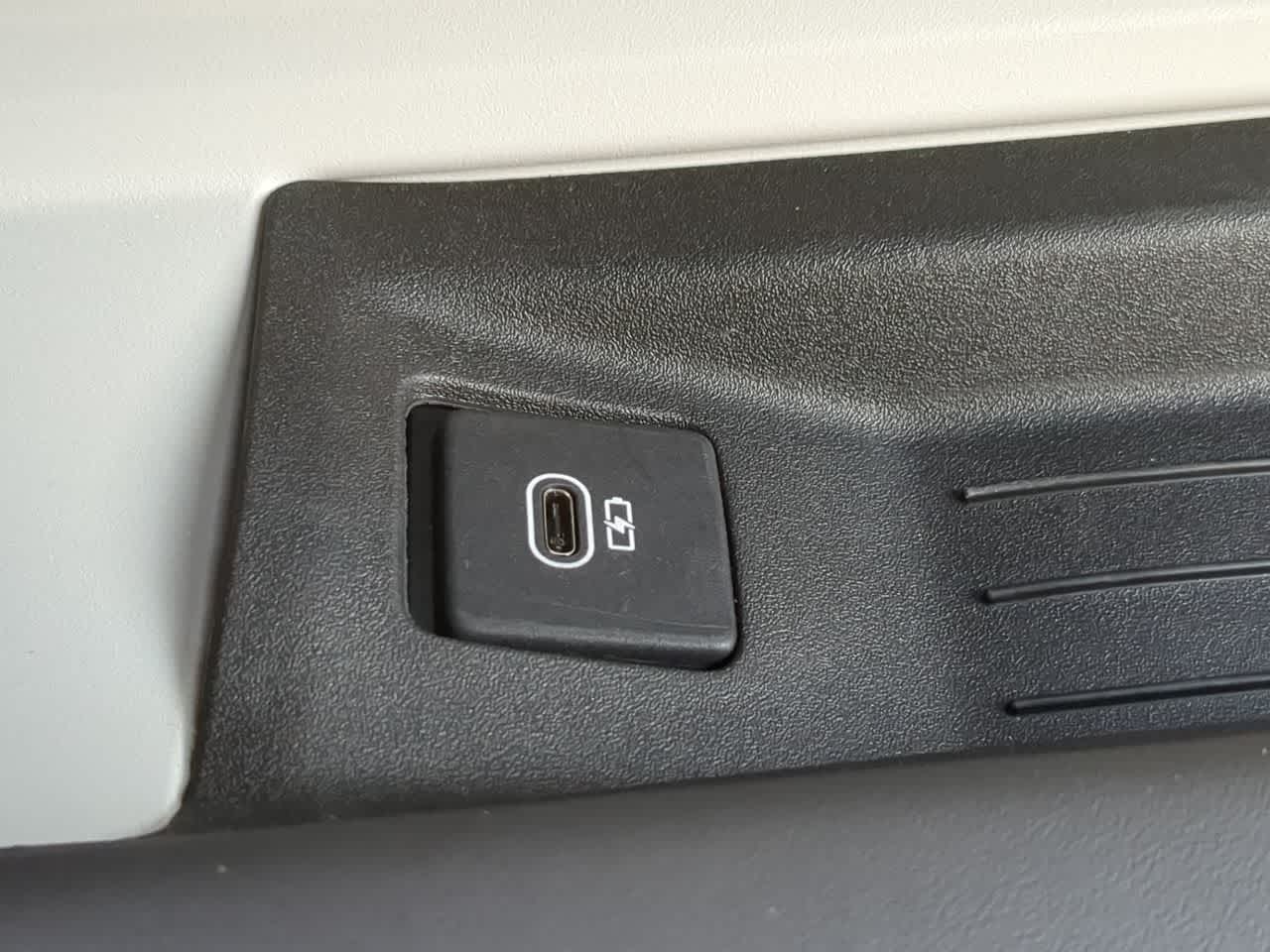 Thumbnail: 2024 Land Rover Defender - 33