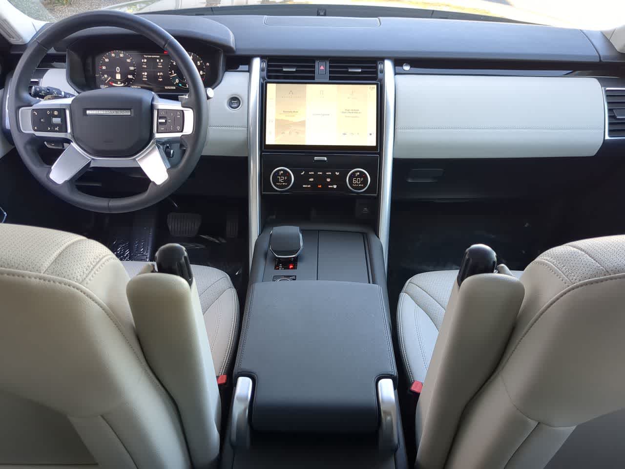 Thumbnail: 2025 Land Rover Discovery - 15