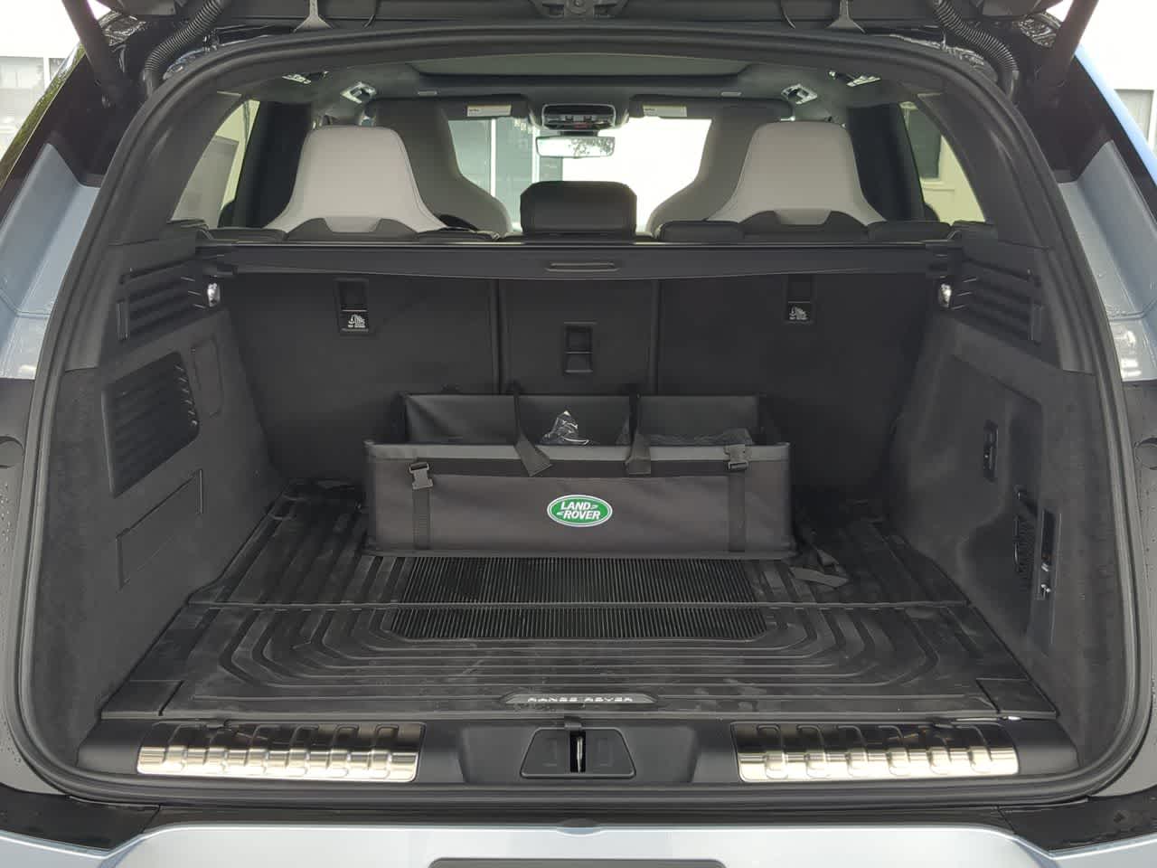 Thumbnail: 2026 Land Rover Range Rover Sport - 36