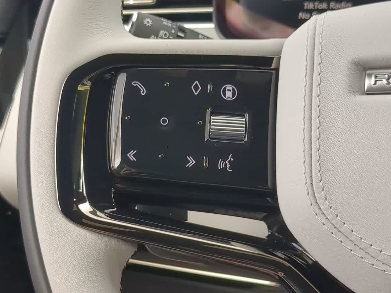 Thumbnail: 2025 Land Rover Range Rover Sport - 25