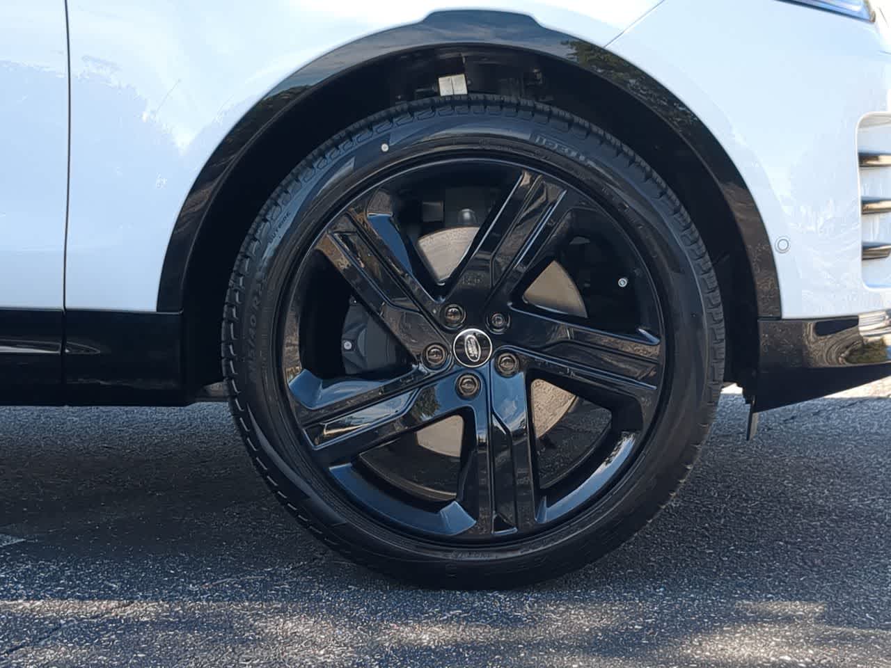 Thumbnail: 2026 Land Rover Discovery - 14