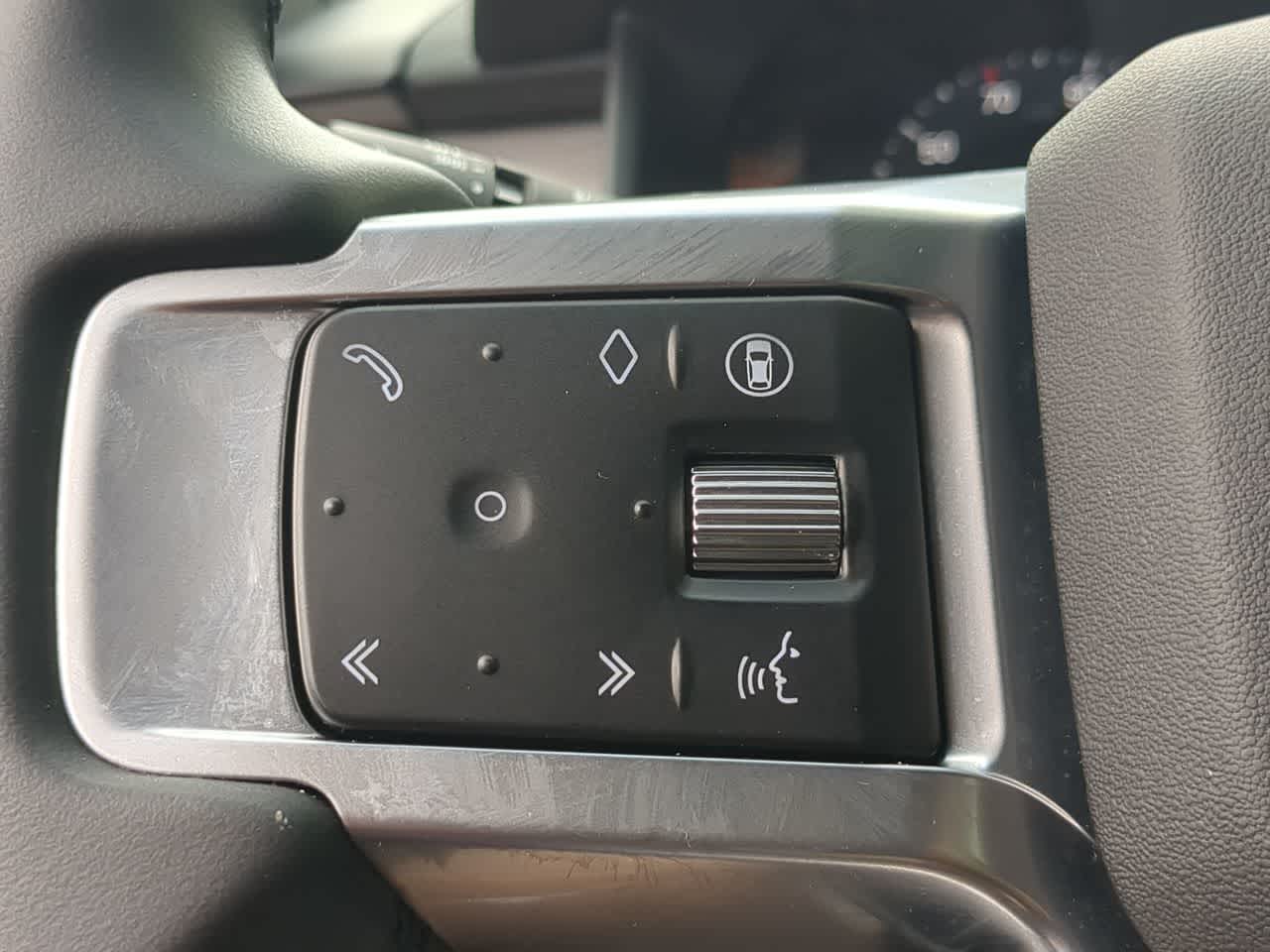 Thumbnail: 2025 Land Rover Discovery - 25