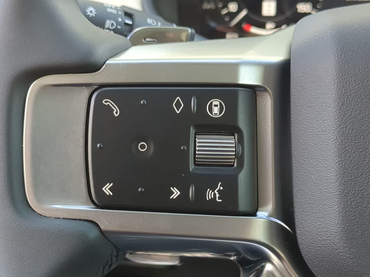 Thumbnail: 2025 Land Rover Discovery - 25