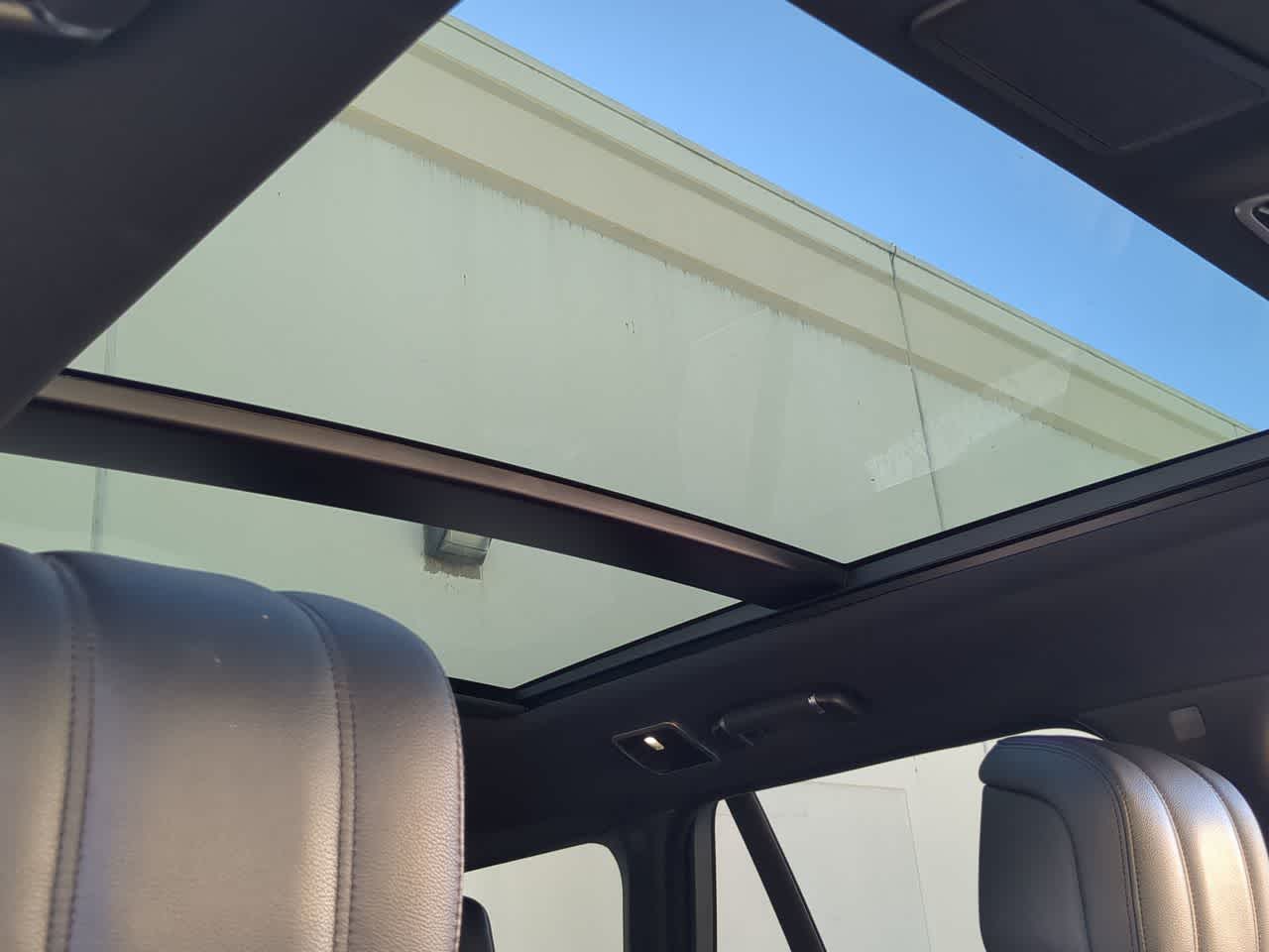 Thumbnail: 2020 Land Rover Range Rover - 18