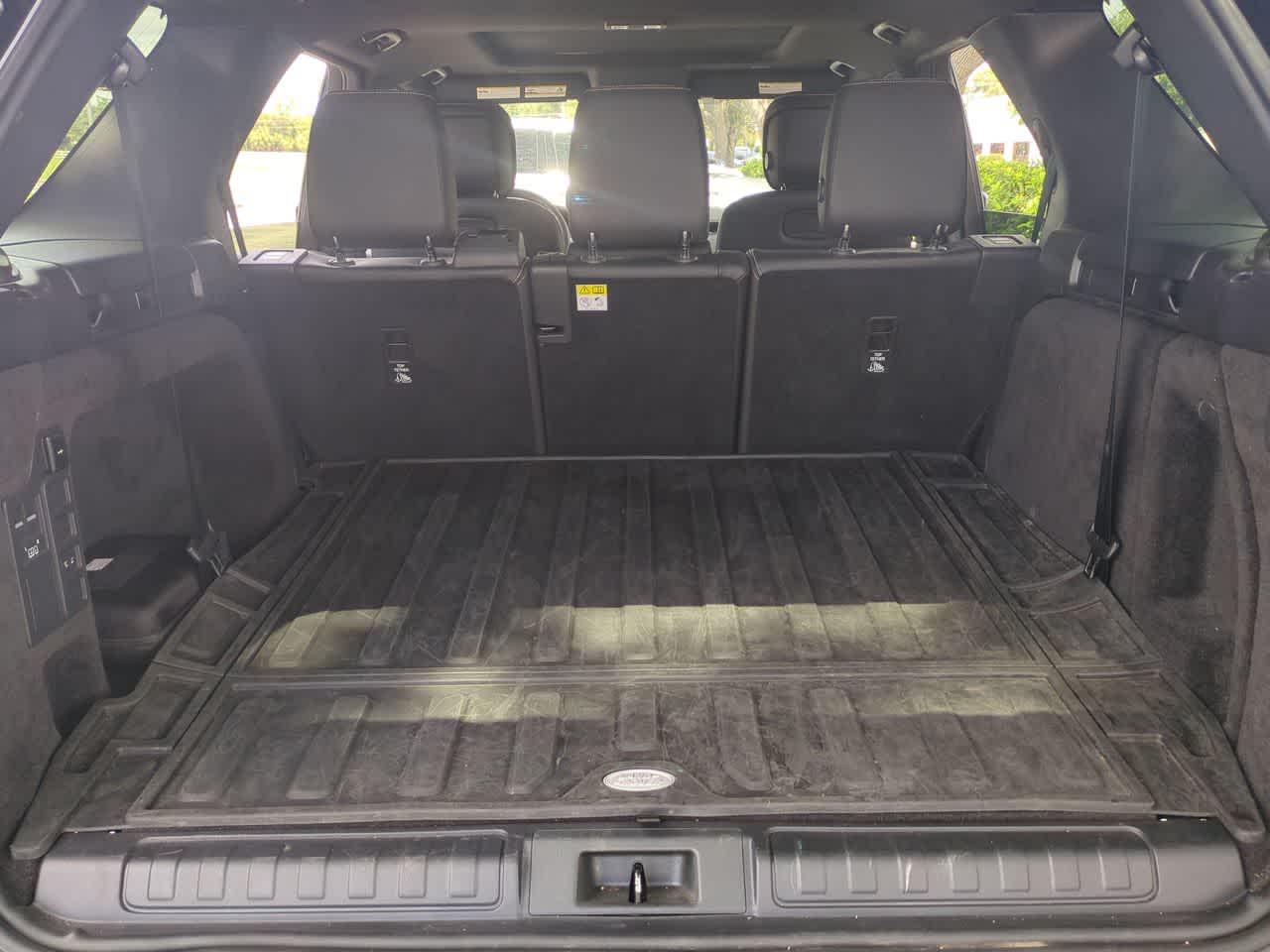 Thumbnail: 2025 Land Rover Discovery - 35