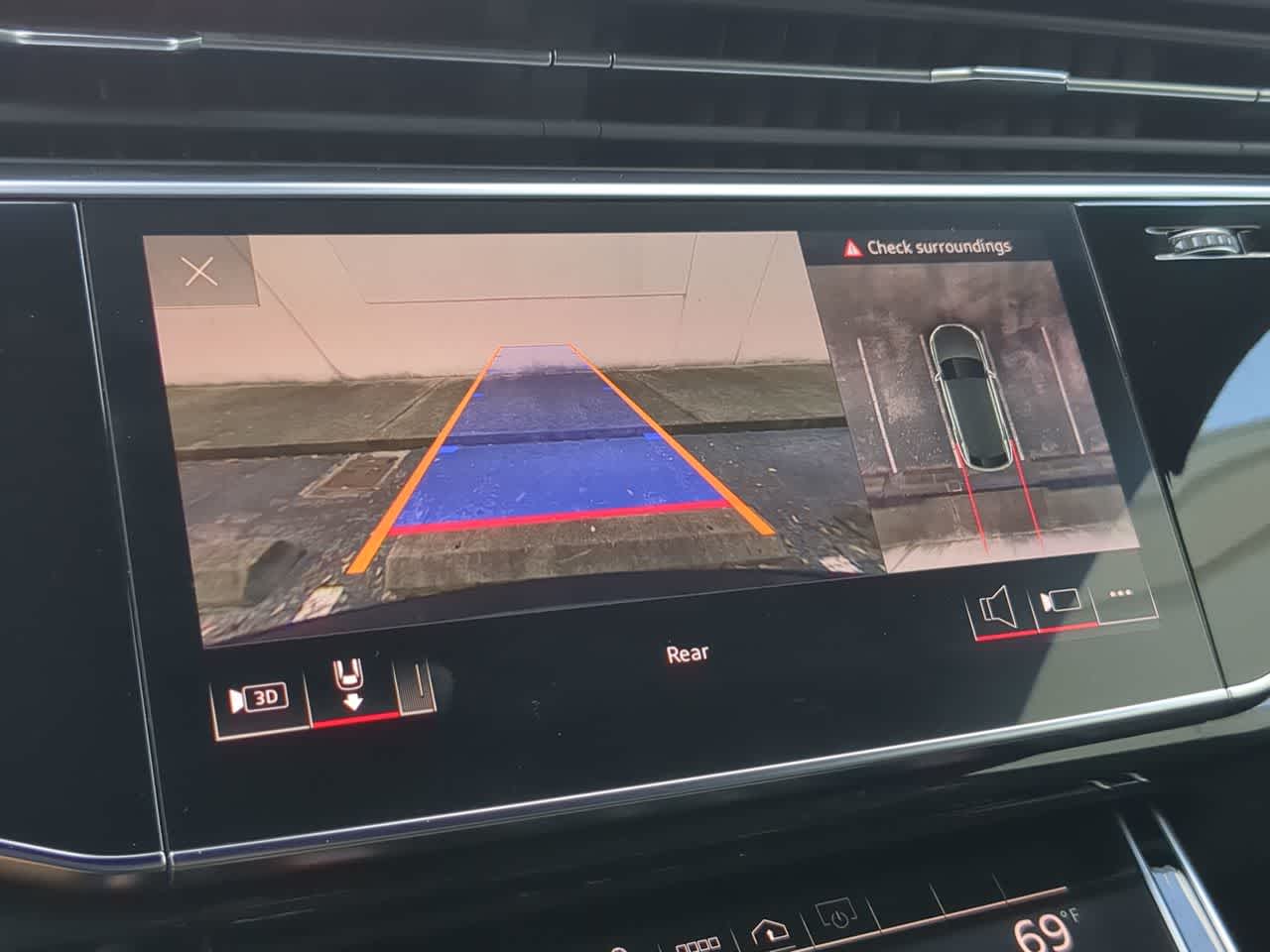 Thumbnail: 2021 Audi Q8 - 30