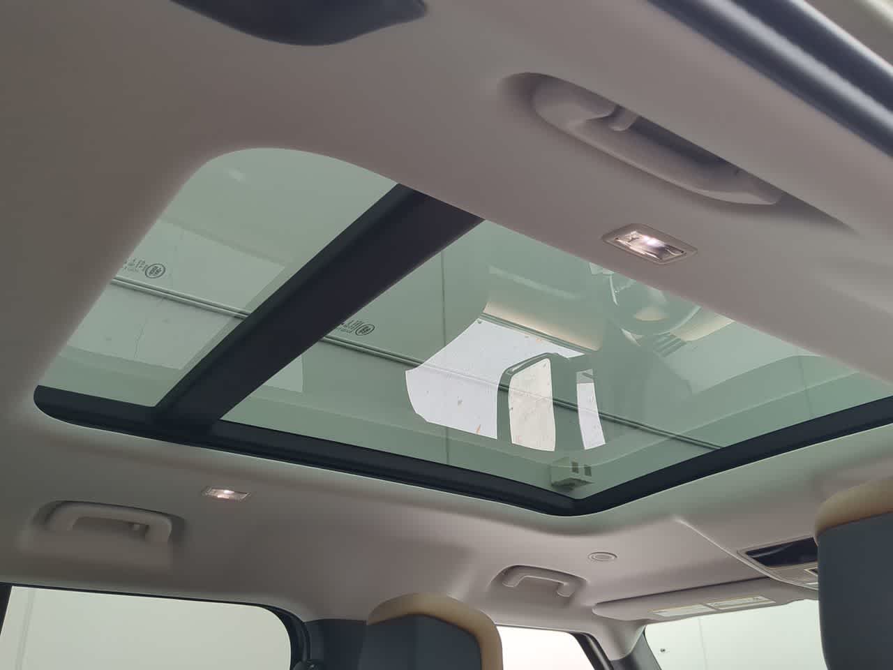 Thumbnail: 2025 Land Rover Defender - 23