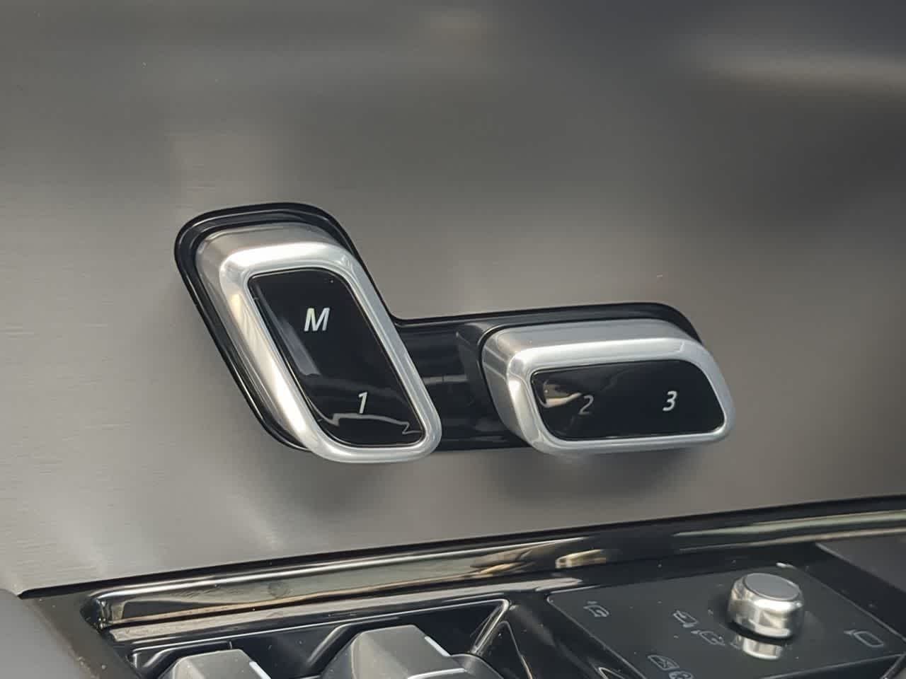 Thumbnail: 2025 Land Rover Range Rover Sport - 18