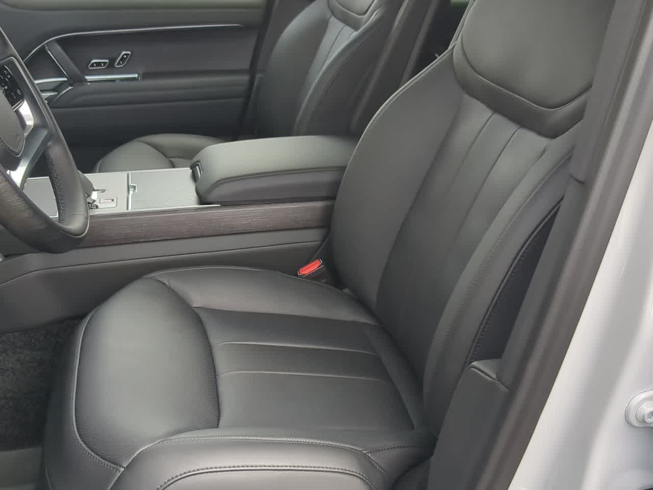 Thumbnail: 2025 Land Rover Range Rover - 17