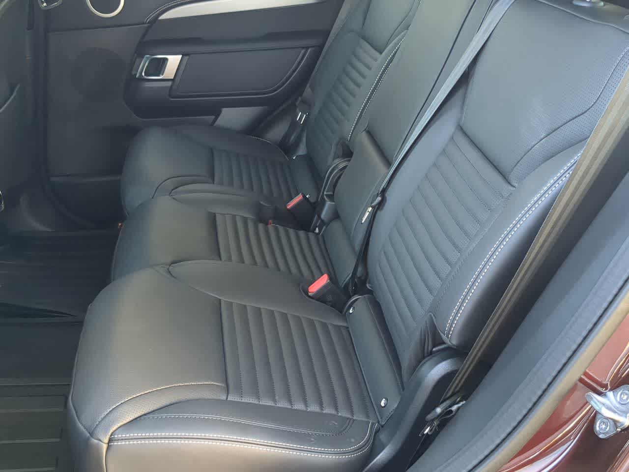 Thumbnail: 2026 Land Rover Discovery - 20