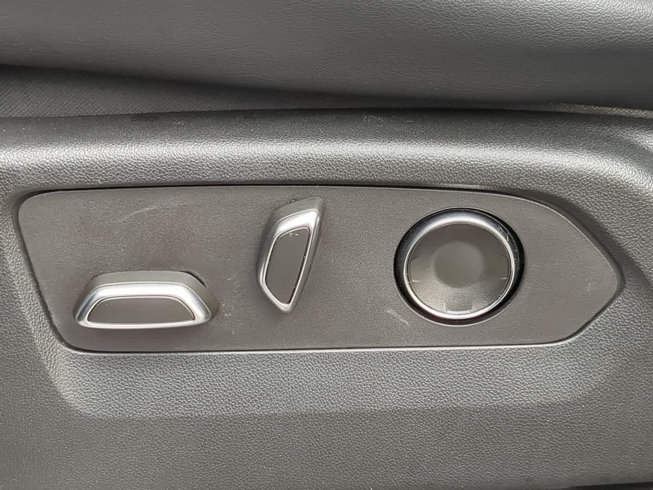 Thumbnail: 2023 Cadillac Escalade - 16