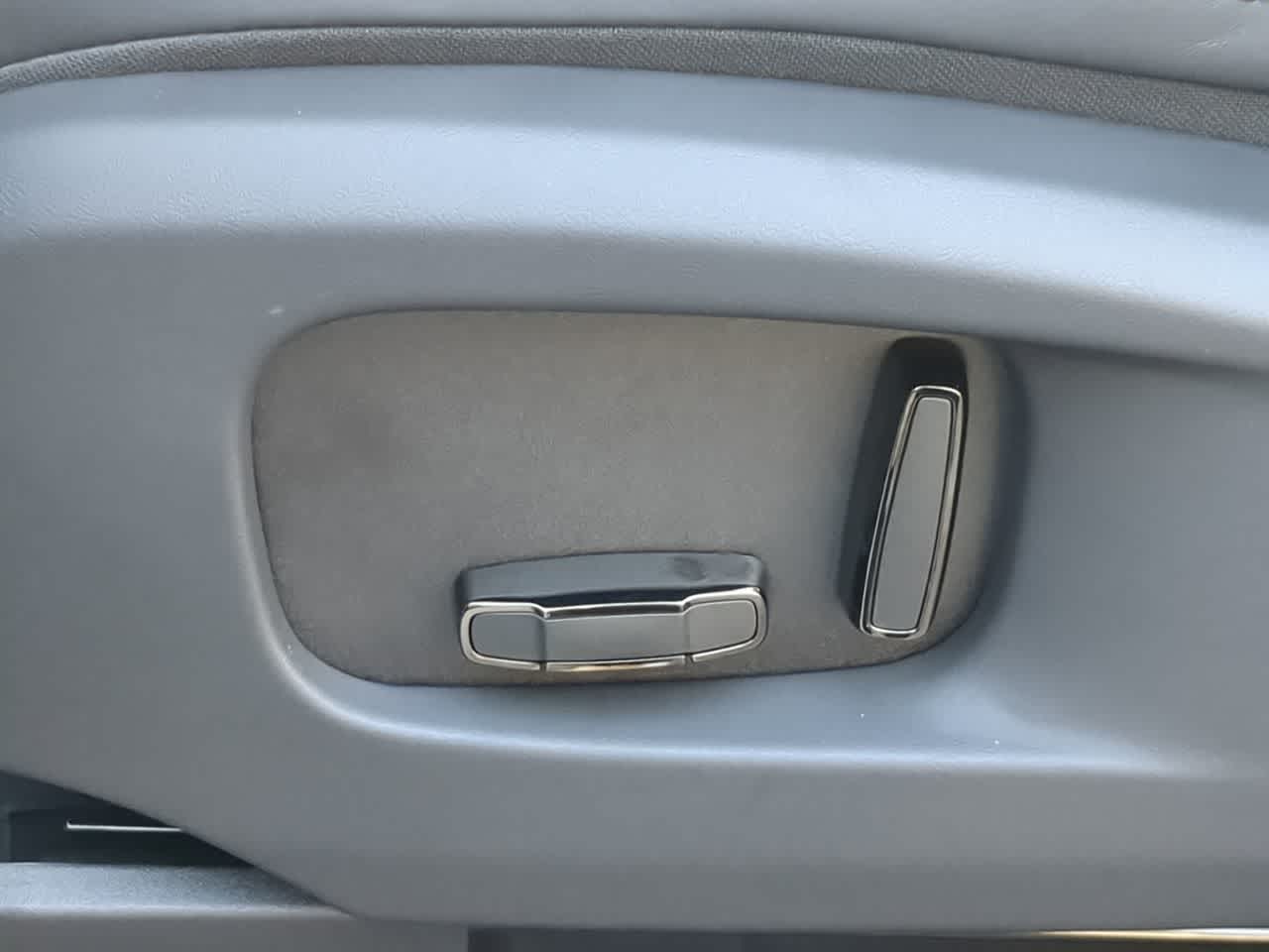 Thumbnail: 2026 Land Rover Defender - 18