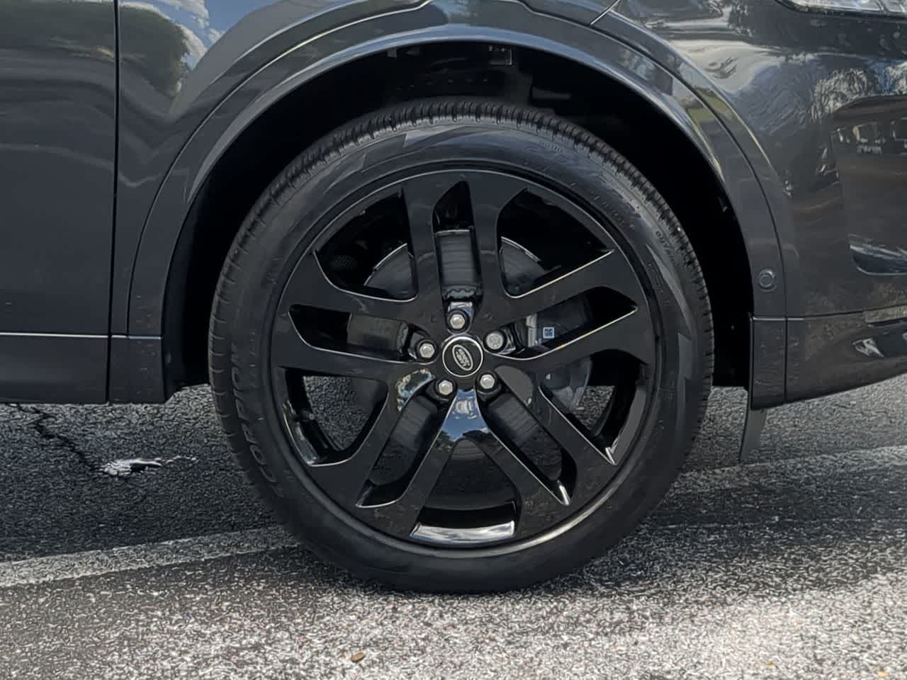 Thumbnail: 2025 Land Rover Discovery Sport - 14