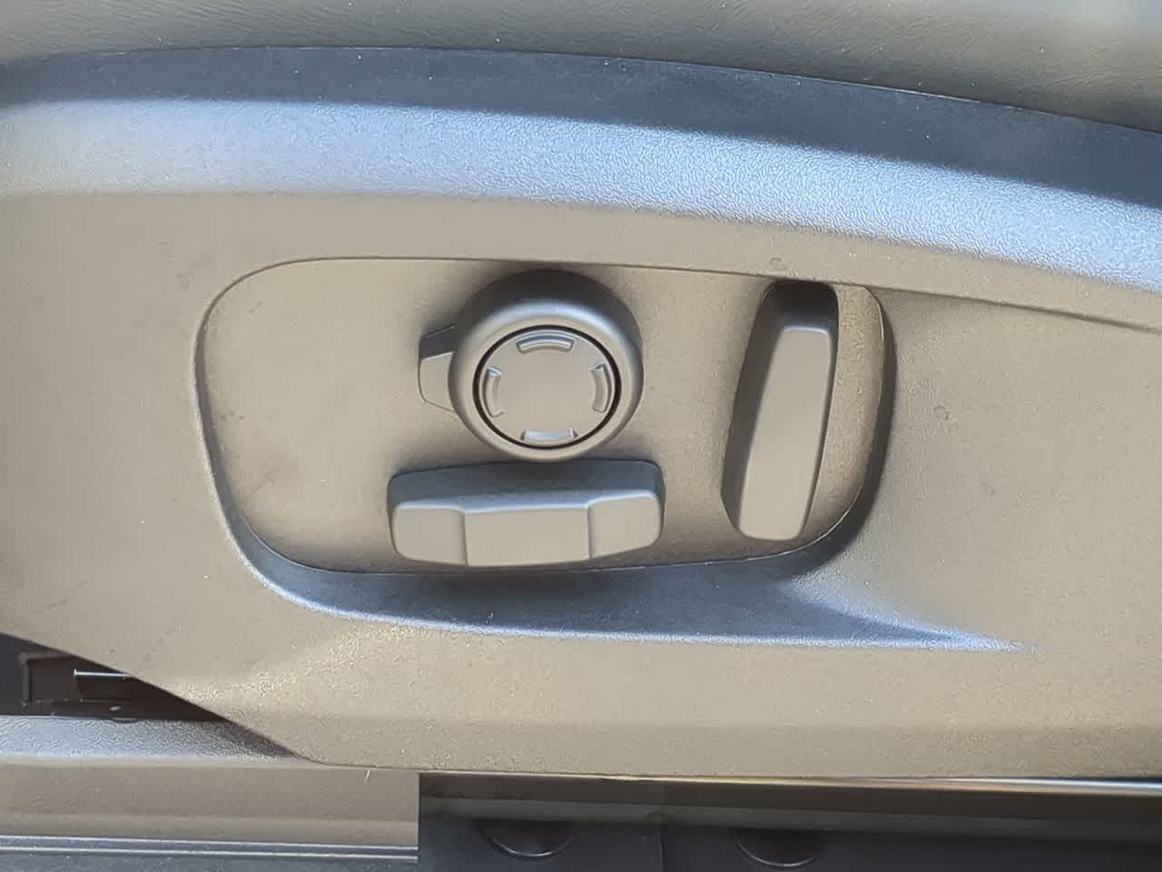 Thumbnail: 2026 Land Rover Defender - 18