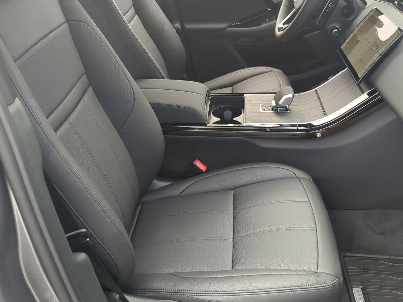 Thumbnail: 2026 Land Rover Range Rover Evoque - 24