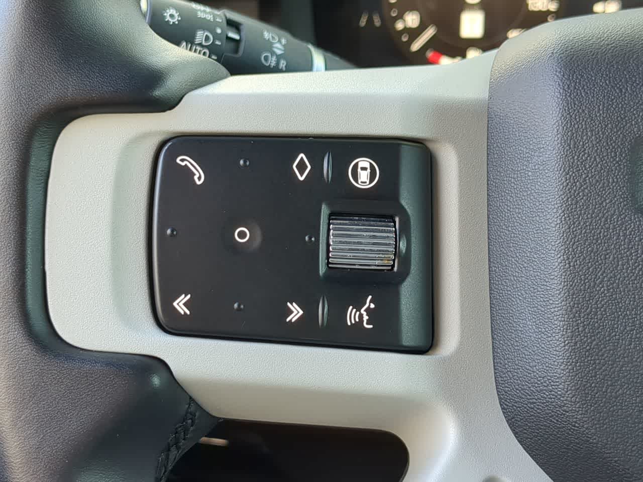 Thumbnail: 2024 Land Rover Defender - 25