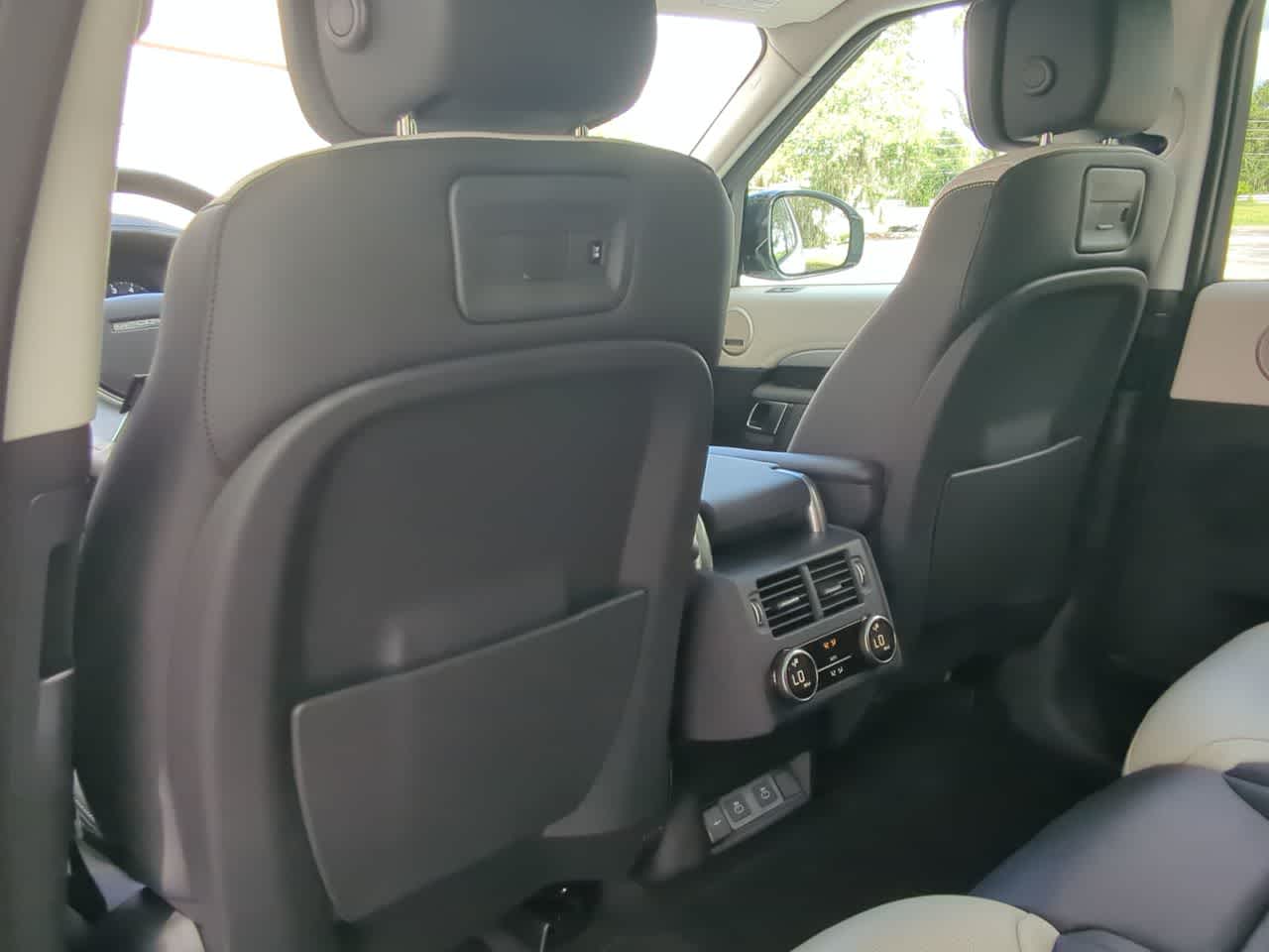 Thumbnail: 2025 Land Rover Discovery - 19