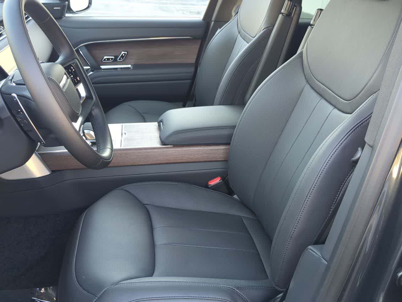 Thumbnail: 2025 Land Rover Range Rover - 17