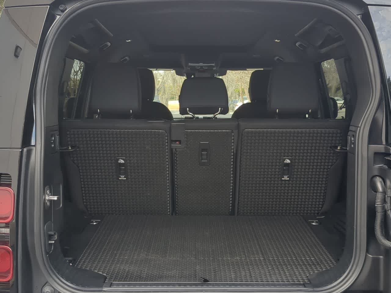 Thumbnail: 2025 Land Rover Defender - 35