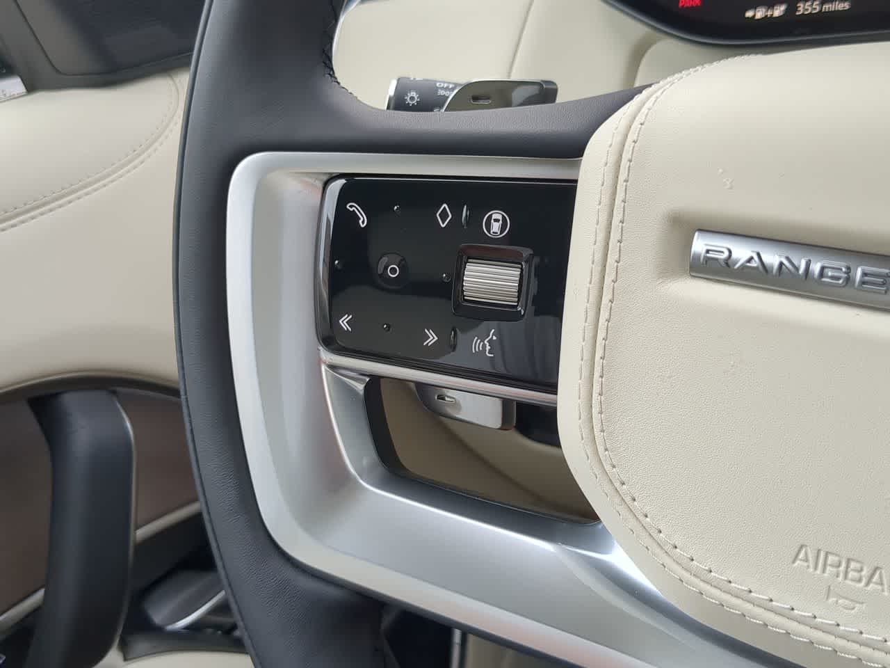 Thumbnail: 2025 Land Rover Range Rover - 26