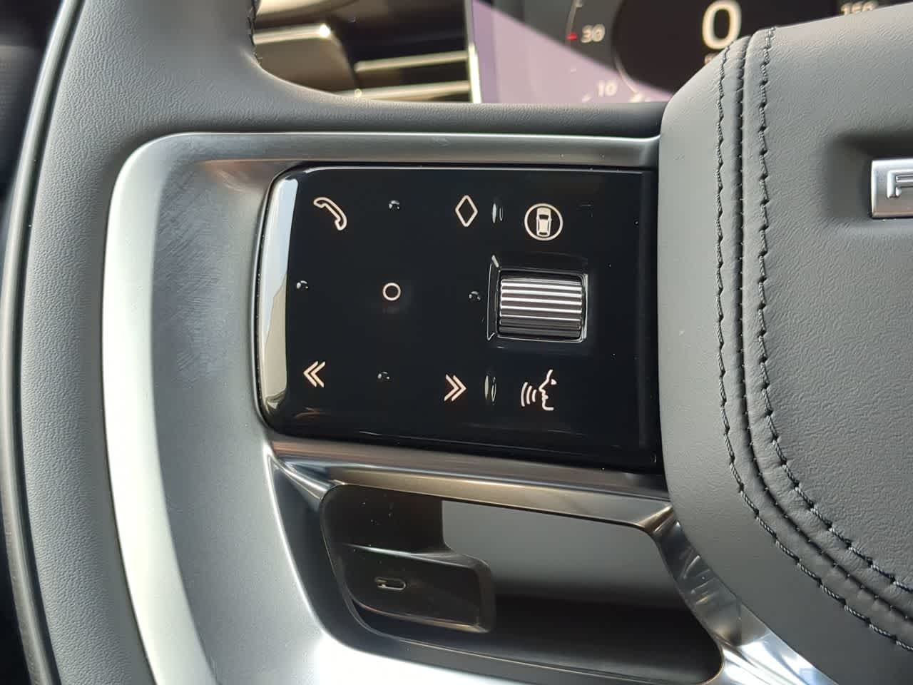 2025 Land Rover Range Rover SE 25