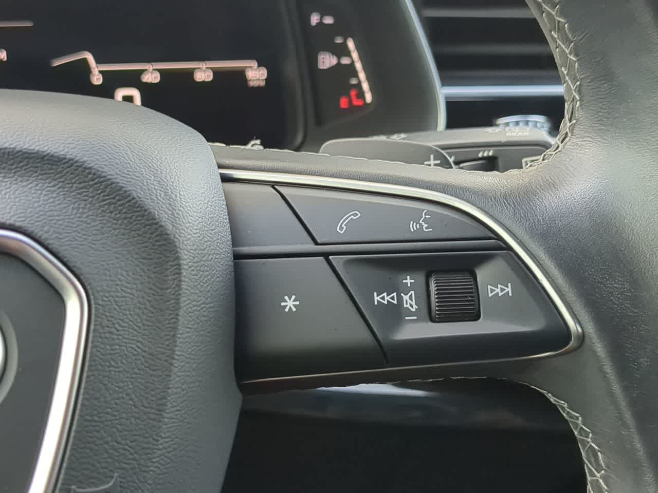 Thumbnail: 2021 Audi Q8 - 25