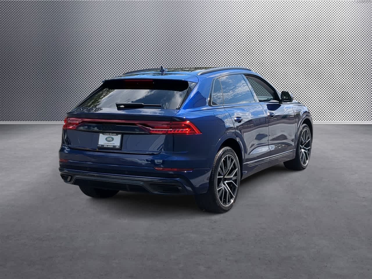 Thumbnail: 2022 Audi Q8 - 8