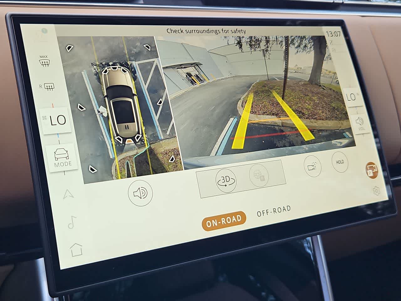 Thumbnail: 2025 Land Rover Range Rover - 32