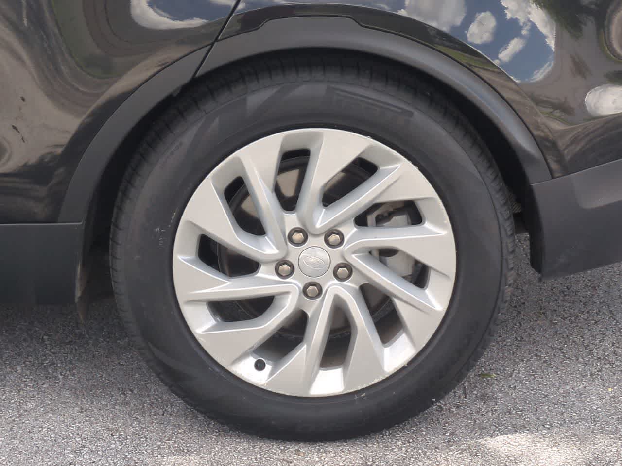 Thumbnail: 2025 Land Rover Discovery - 14