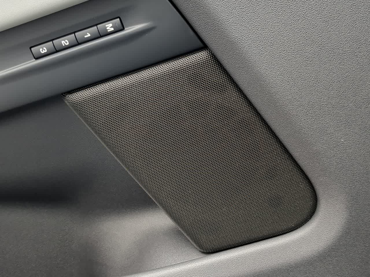 Thumbnail: 2026 Land Rover Range Rover Evoque - 32