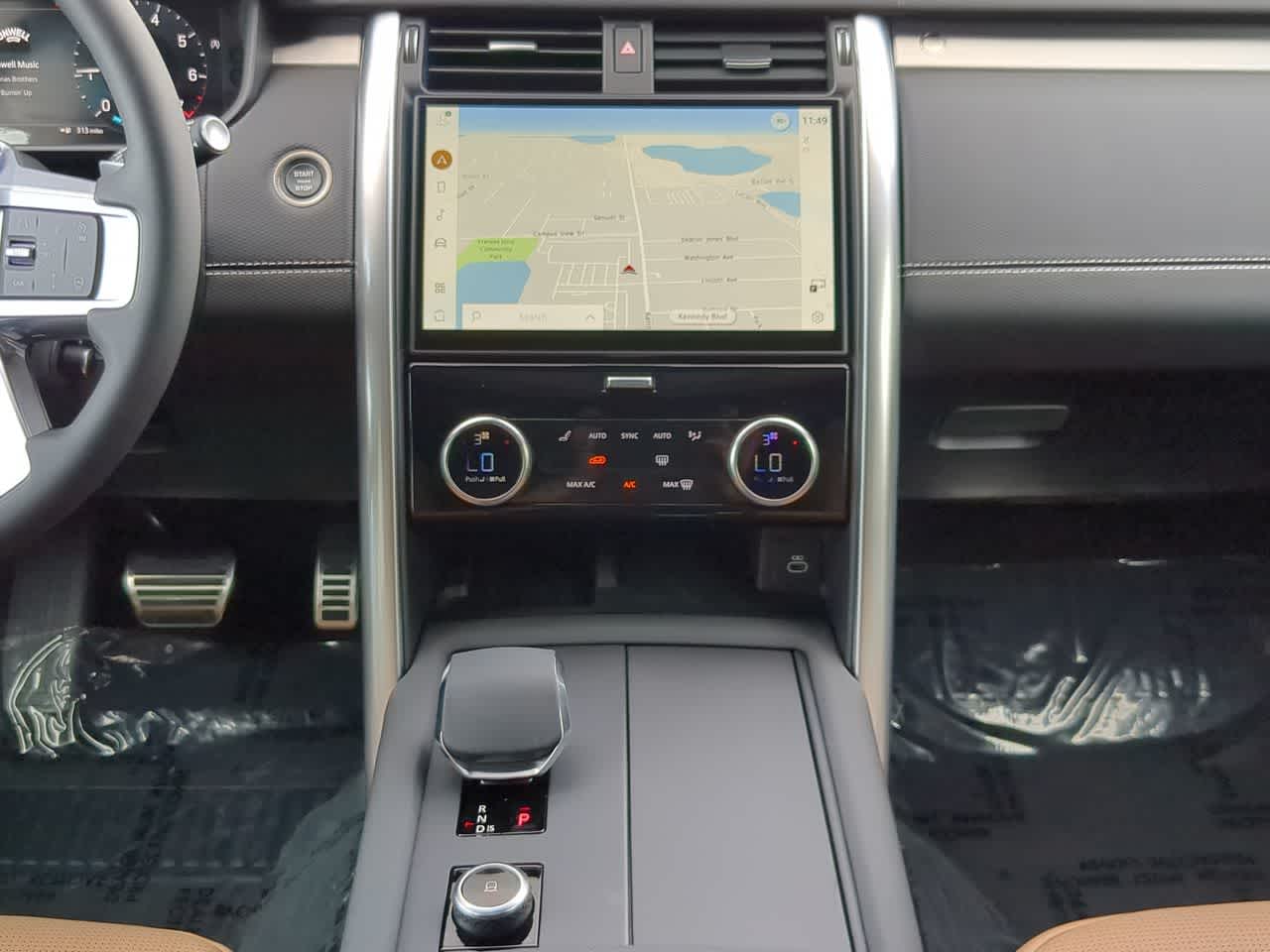 Thumbnail: 2024 Land Rover Discovery - 29