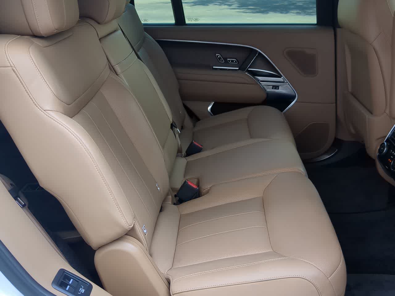 Thumbnail: 2025 Land Rover Range Rover - 22