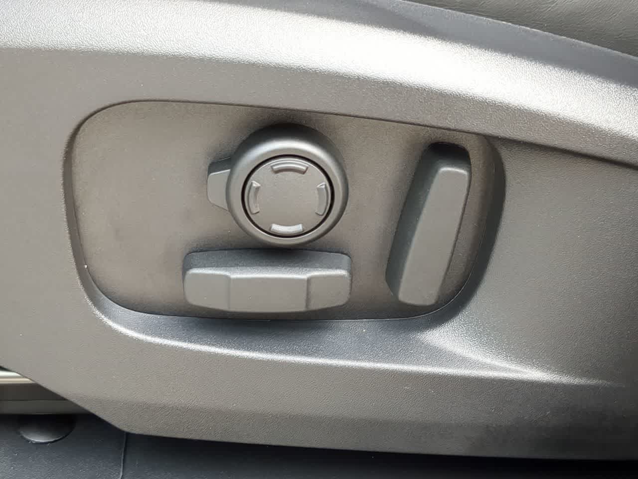 Thumbnail: 2025 Land Rover Defender - 18