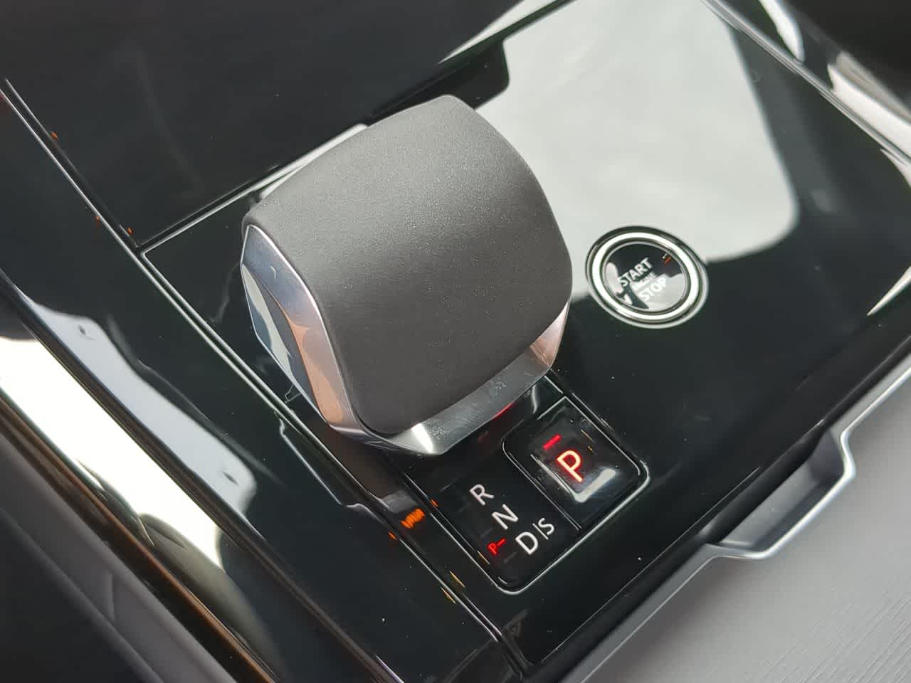 Thumbnail: 2026 Land Rover Range Rover Sport - 33