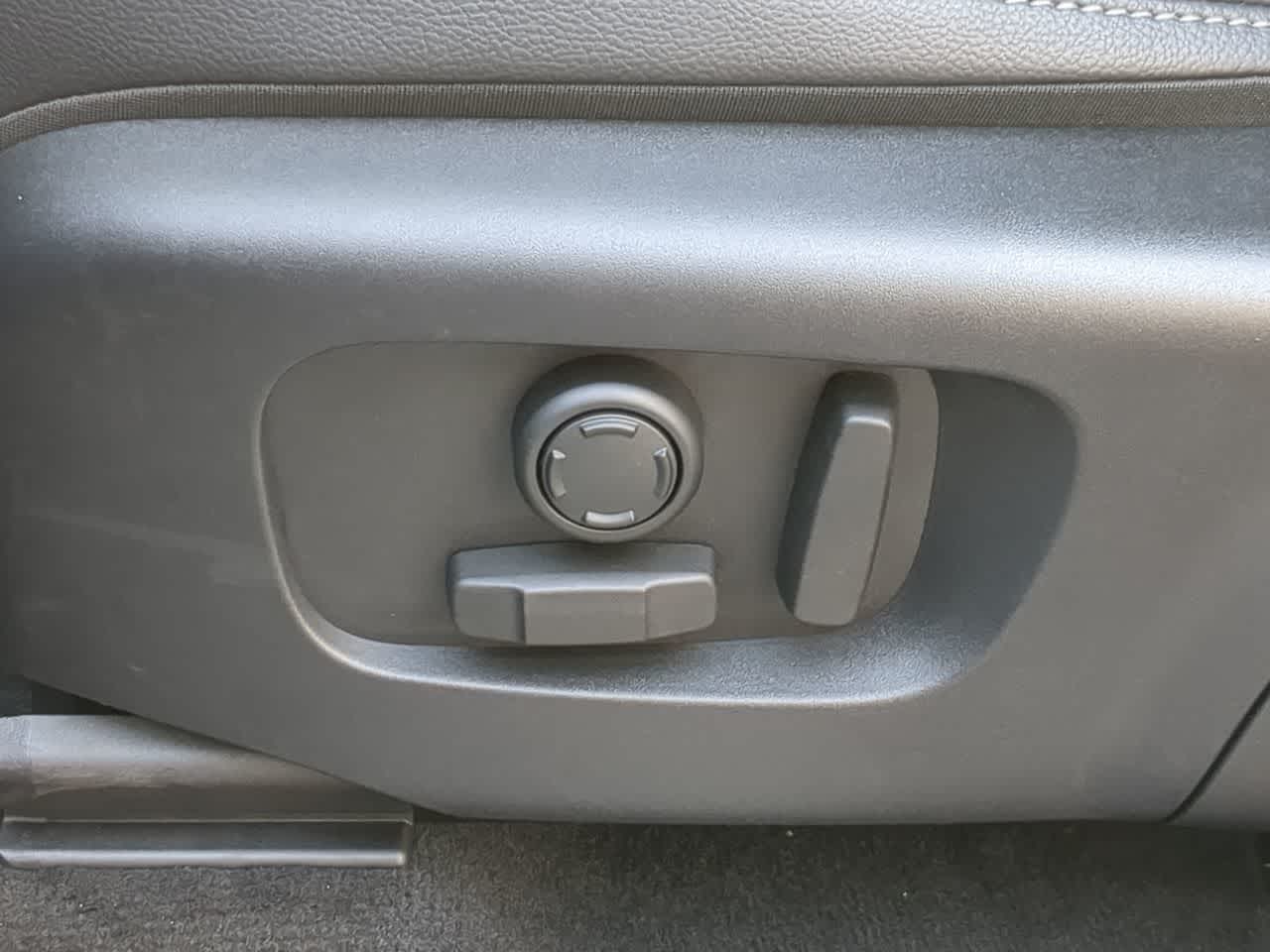 Thumbnail: 2025 Land Rover Discovery Sport - 17