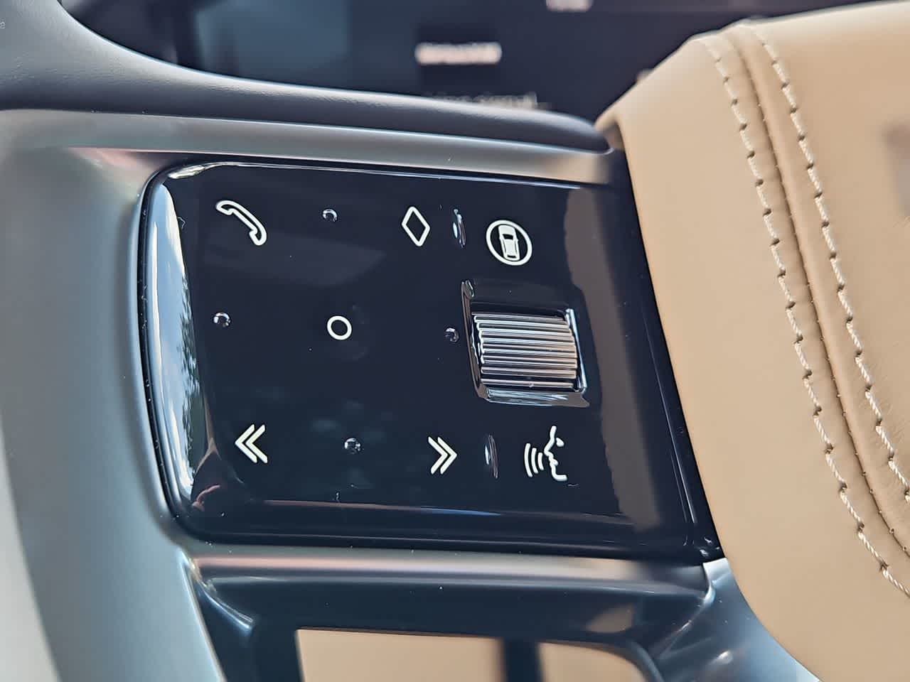 Thumbnail: 2025 Land Rover Range Rover - 26