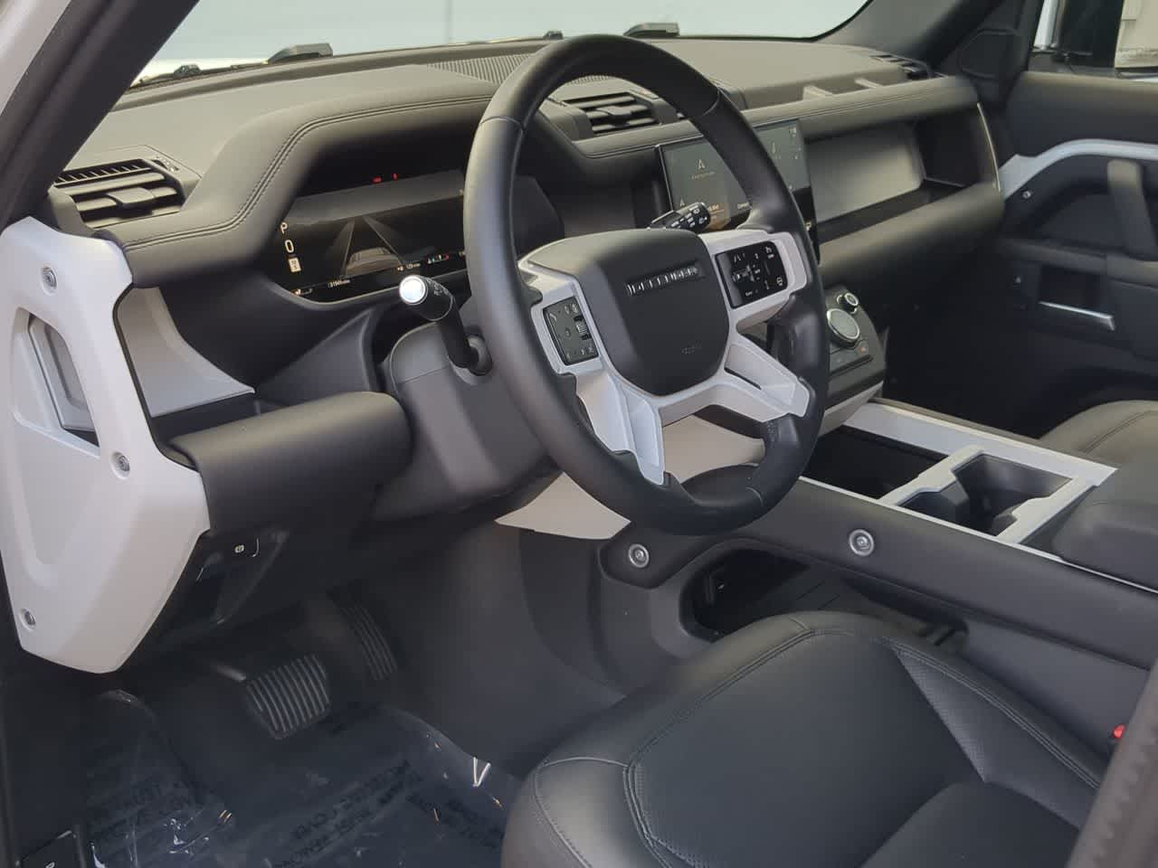 Thumbnail: 2025 Land Rover Defender - 10