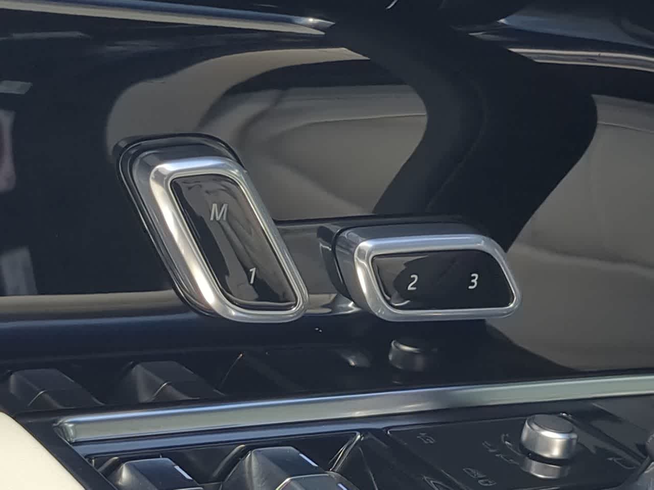 Thumbnail: 2026 Land Rover Range Rover - 18