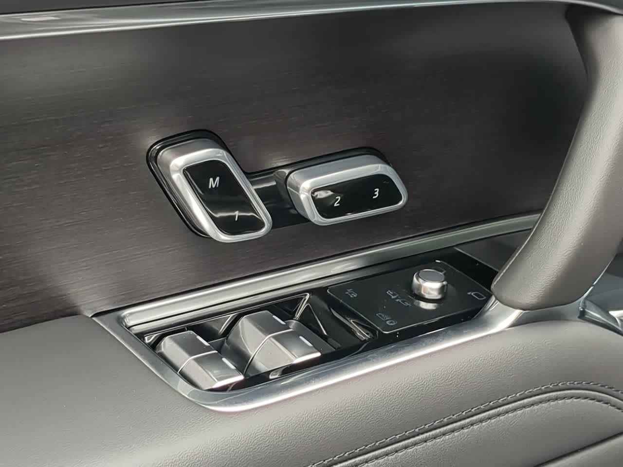 Thumbnail: 2025 Land Rover Range Rover - 18