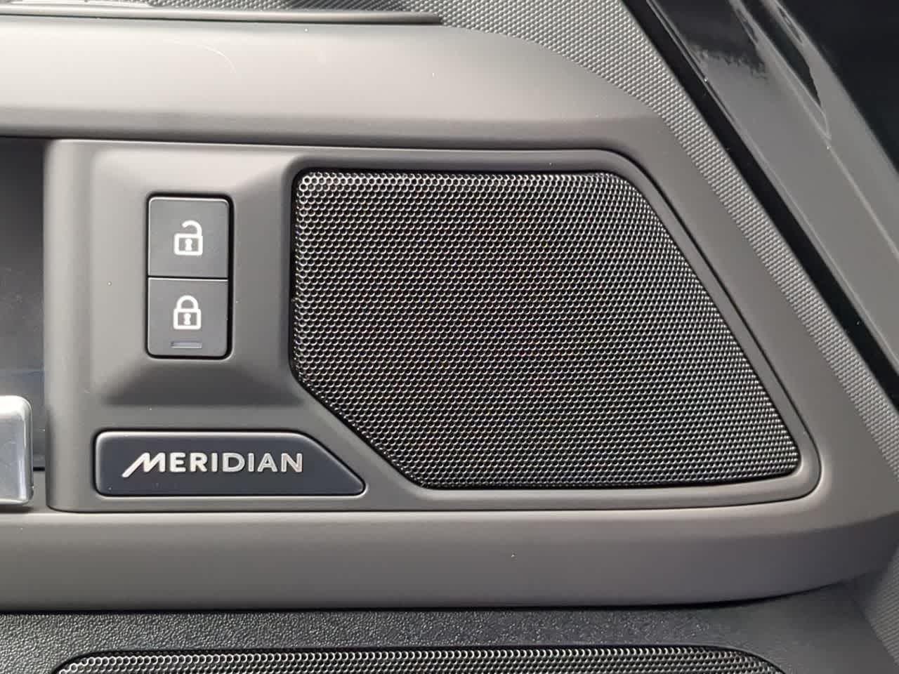 Thumbnail: 2025 Land Rover Defender - 33