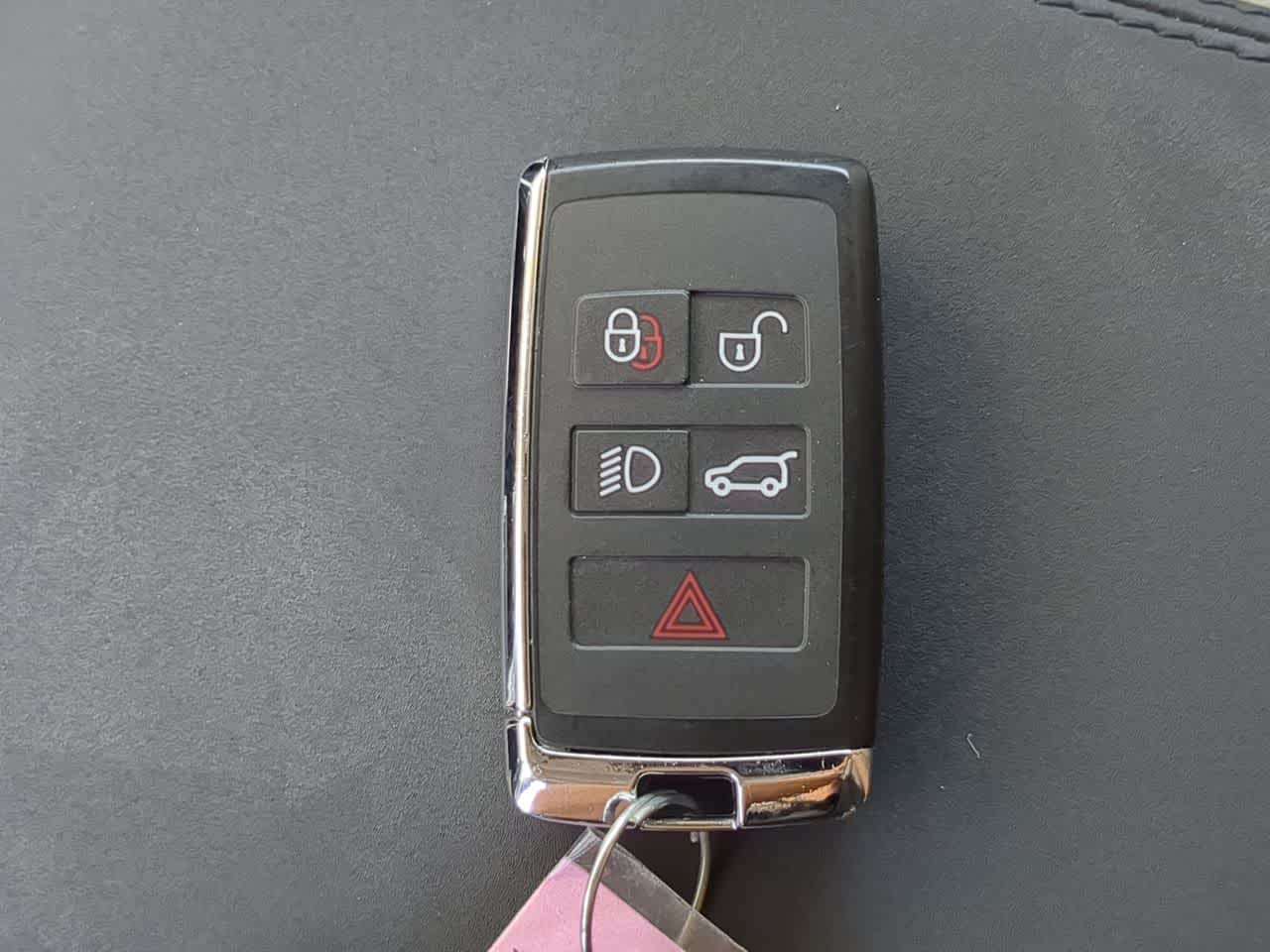 Thumbnail: 2025 Land Rover Discovery - 38