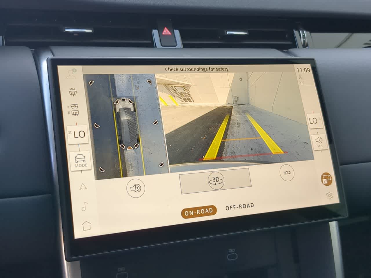 Thumbnail: 2025 Land Rover Discovery Sport - 32