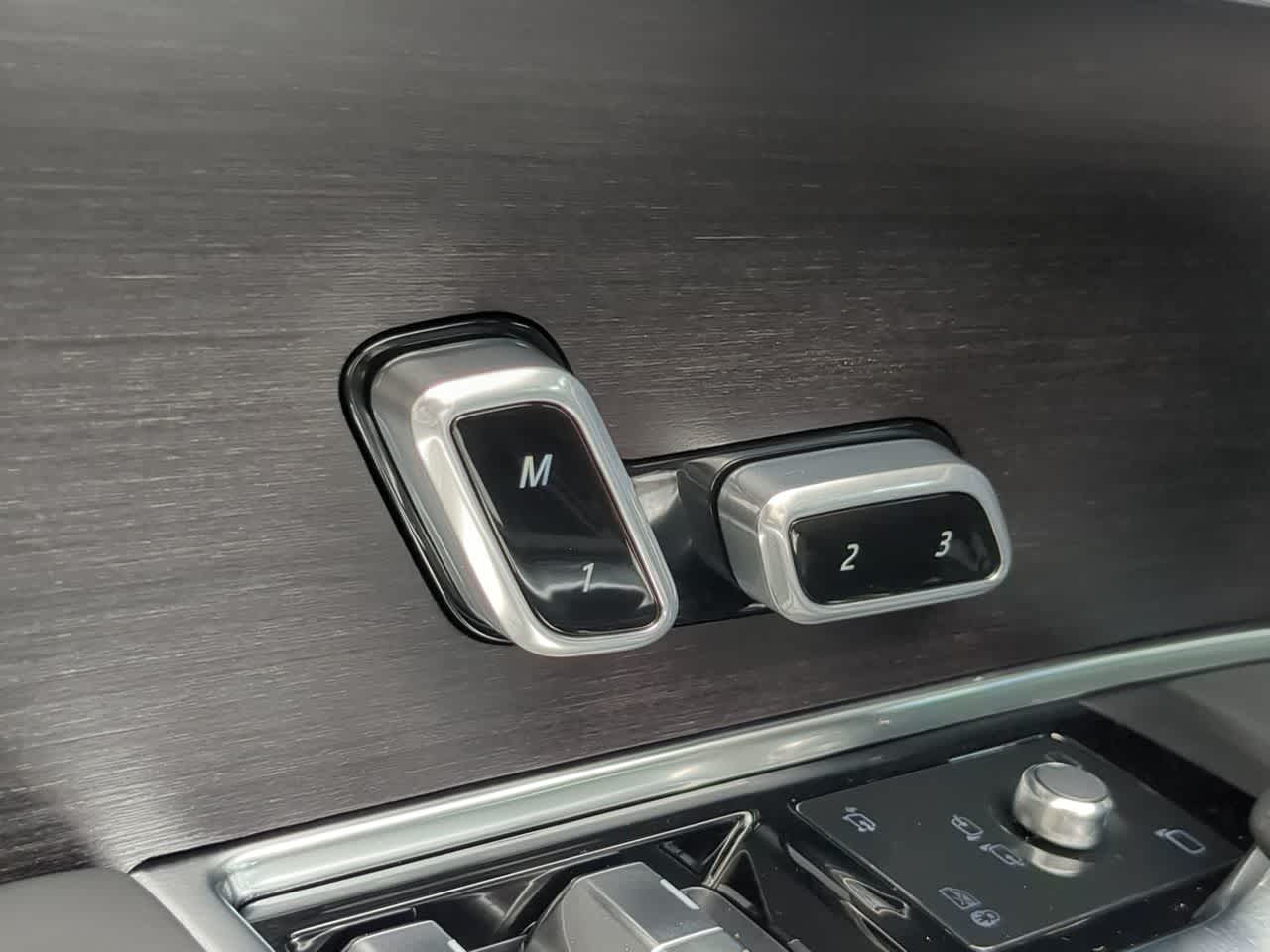 Thumbnail: 2026 Land Rover Range Rover - 18