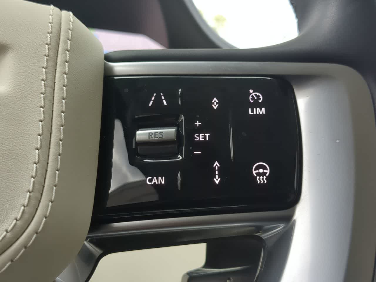 Thumbnail: 2025 Land Rover Range Rover - 27