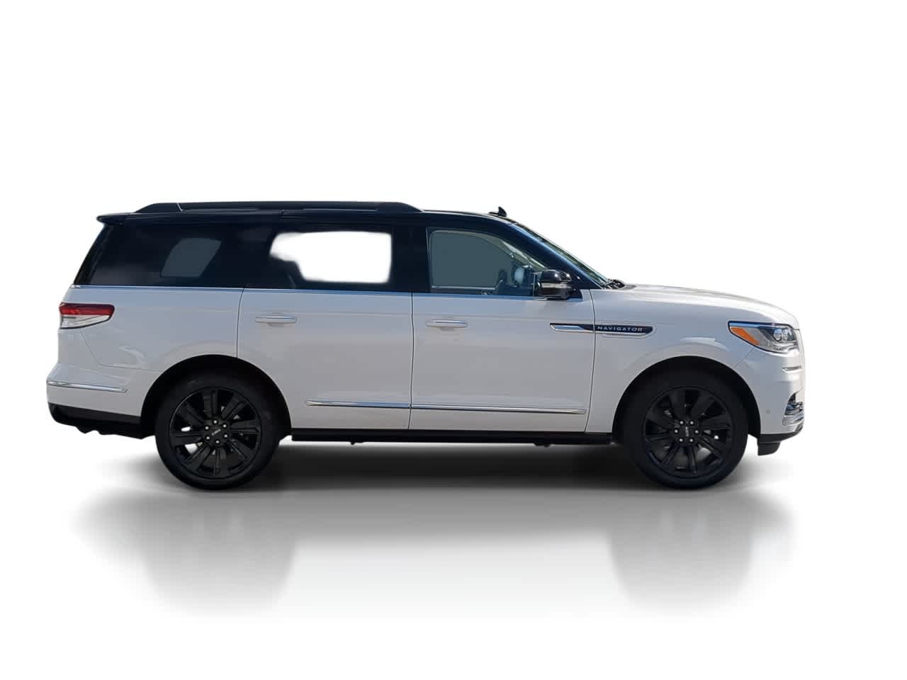 Thumbnail: 2022 Lincoln Navigator - 9
