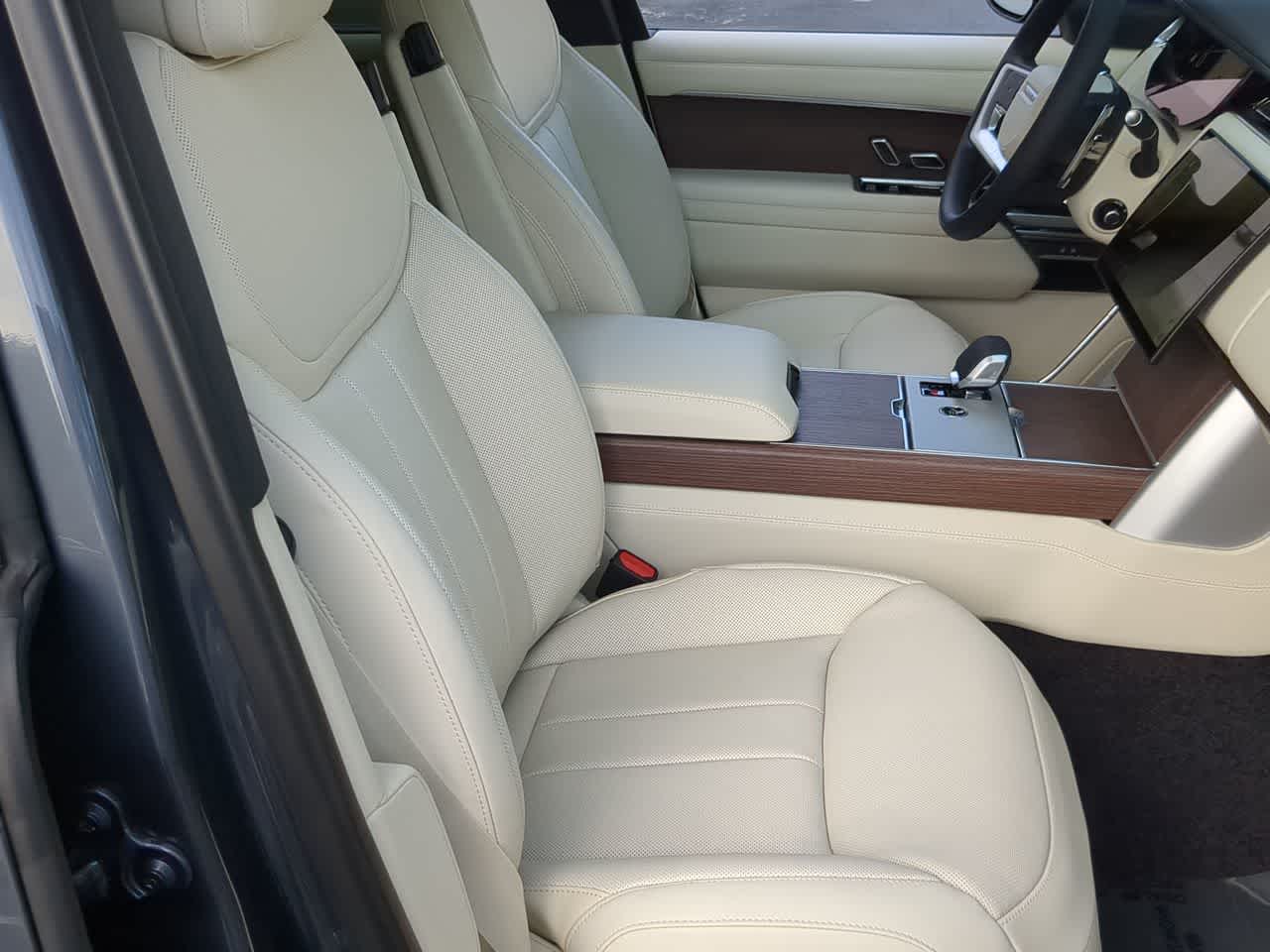 Thumbnail: 2026 Land Rover Range Rover - 23